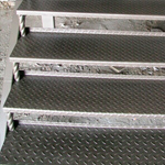 Рифленые листы нержавейки для обустройства лестниц